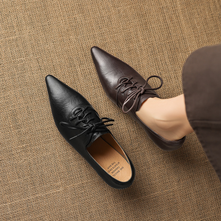Deep Mouth Pointed Toe Mid Heel Pumps in Sheepskin