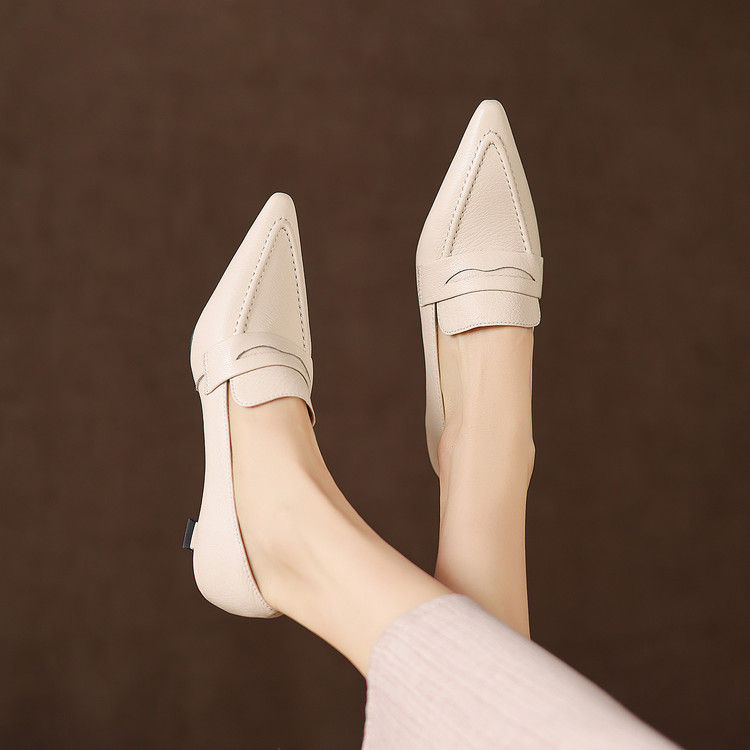 Women's Deep Mouth Pointed Toe Mid Heel Pumps in Sheepskin